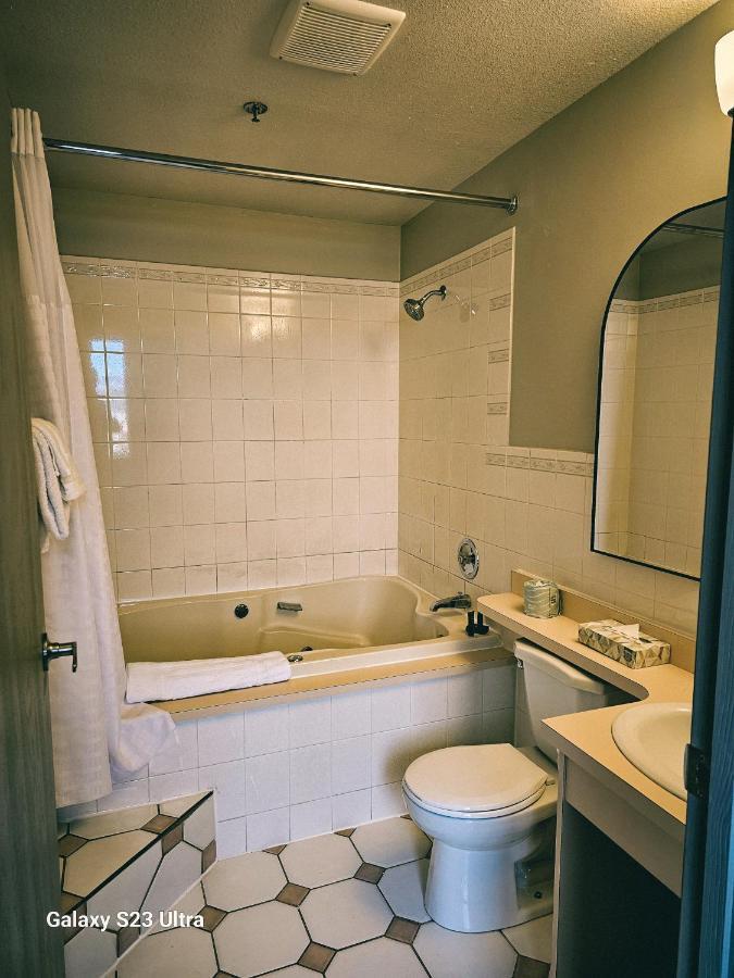 The Baker Hotel Cranbrook Extérieur photo